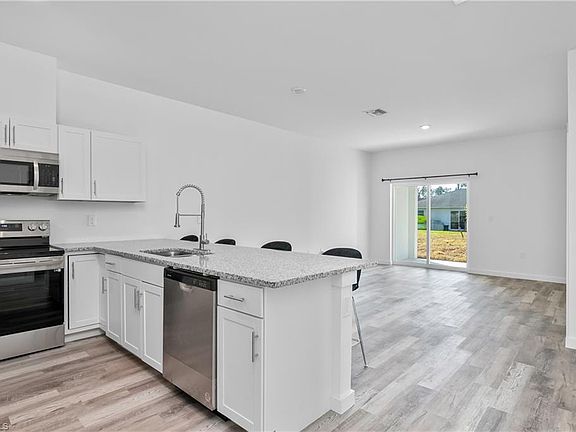 4th image of 5028/5030 LOCKE LN