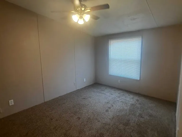 1010 E Crest Dr — Photo 3