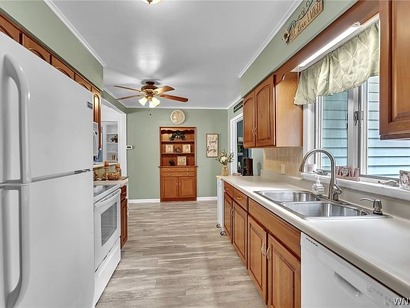 4th image of 250 Roncroff Dr