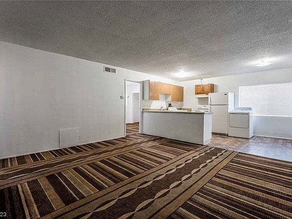 5th image of 2937 Elm Ave #2