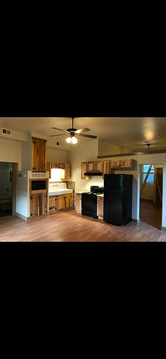Building Photo - 1605 E Spring St #3