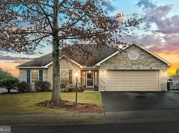 303 Touchstone Dr, Carlisle, PA 17015