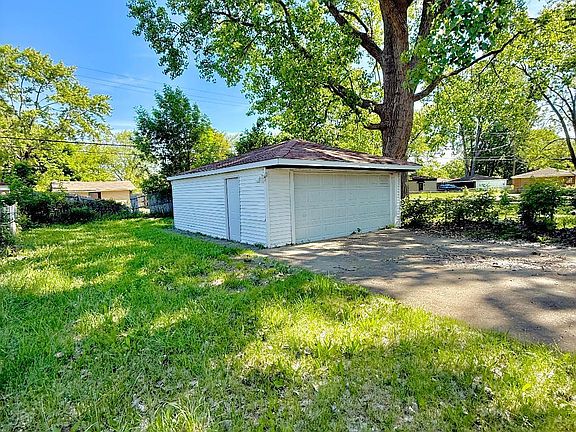 5th image of 13335 Charlotte Ave