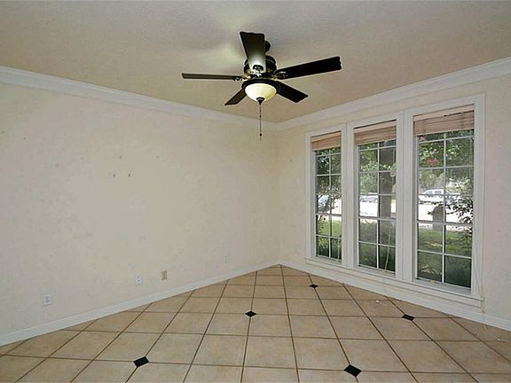 5th image of 7307 Holly Court Est