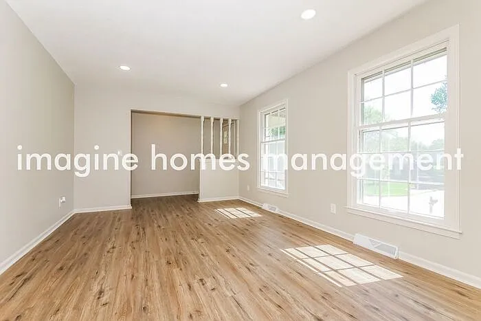 8916 N Grand Ave — Photo 5