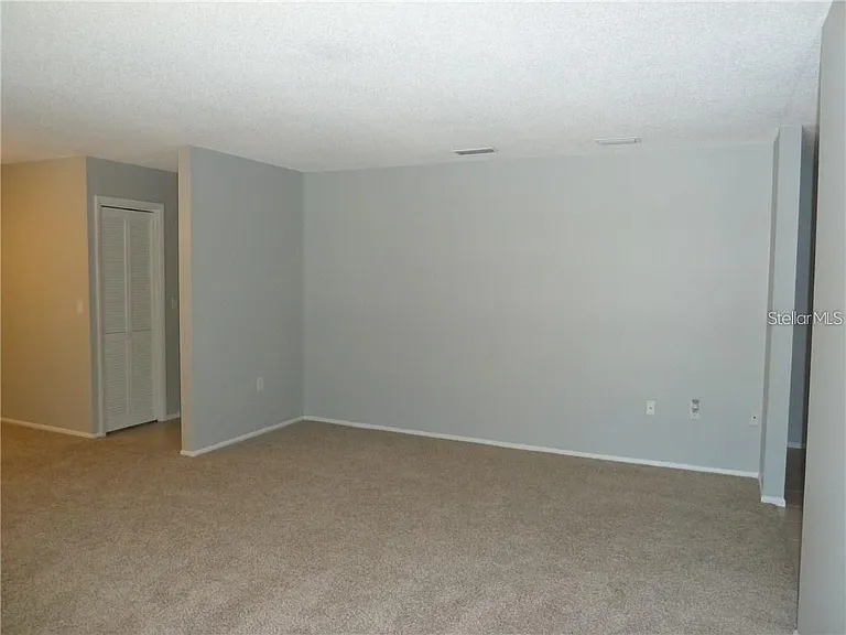 212 Caryl Way #212 — Photo 2