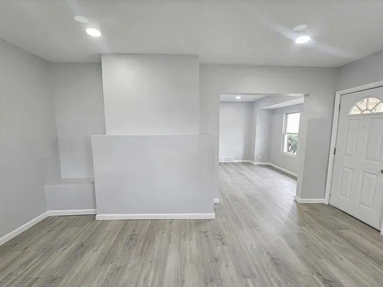 429 E Indianola Ave #2 — Photo 6