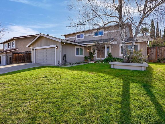 3rd image of 1040 Creekside Ct