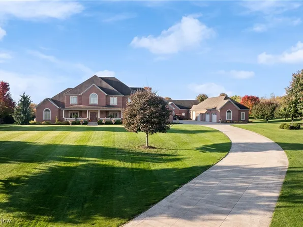 2142 State St NW, North Canton, OH 44685