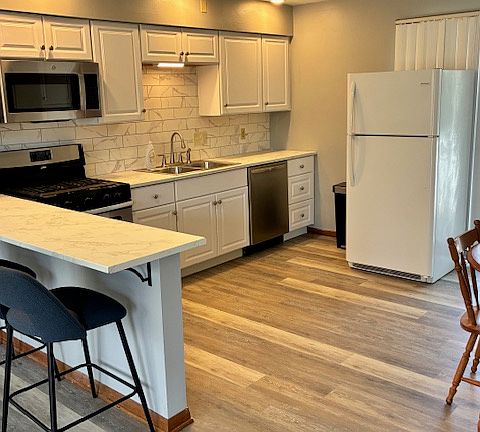 3rd image of 2731 Caughey Rd #2731