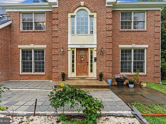 3rd image of 6832 Compton Heights Cir