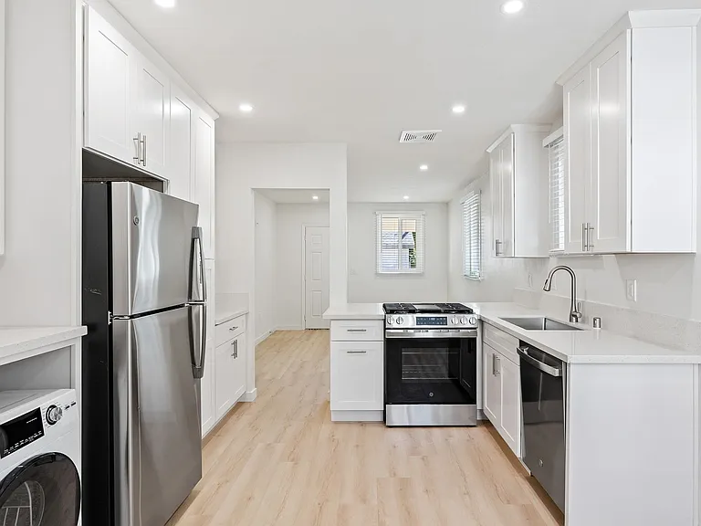 3122 Rockview Place — Photo 7