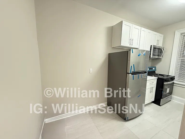 125-127 Corbin Ave #402 — Photo 5