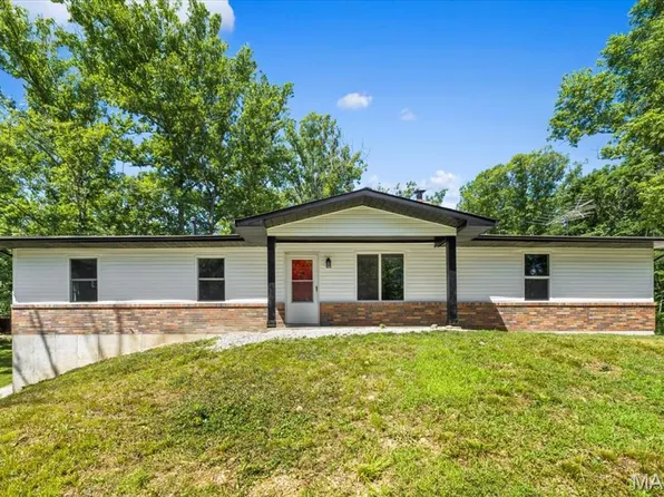 8708 Canyon Ln, Dittmer, MO 63023