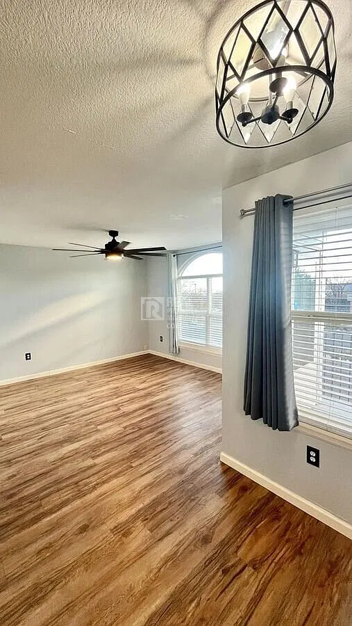 Bright & Spacious 2-Bedroom Condo with Mountain Views in Lakewood Vista! — Photo 2
