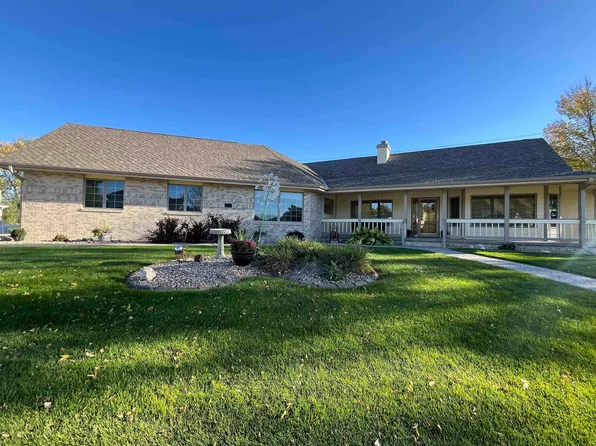 825 Madden Rd, Hastings, NE 68901