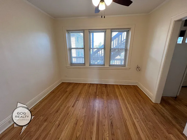 Bright and Sunny Forest Park Apts! — Photo 14