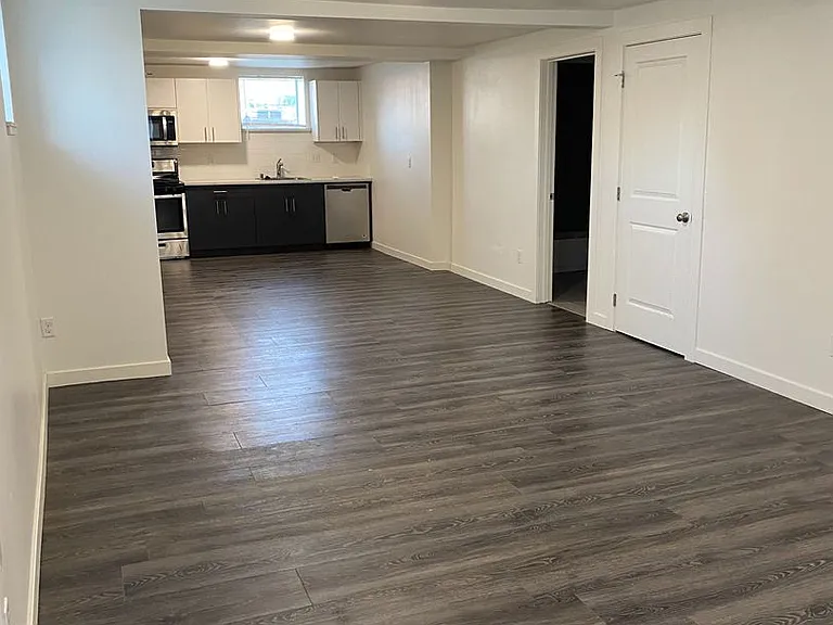 1714 Columbia Street 305 W — Photo 3