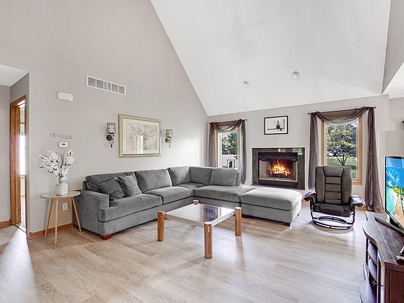 4th image of 8227 Magoun Dr