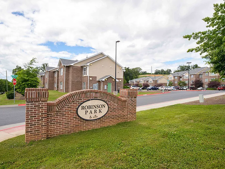 Robinson Park Apartments — Photo 7