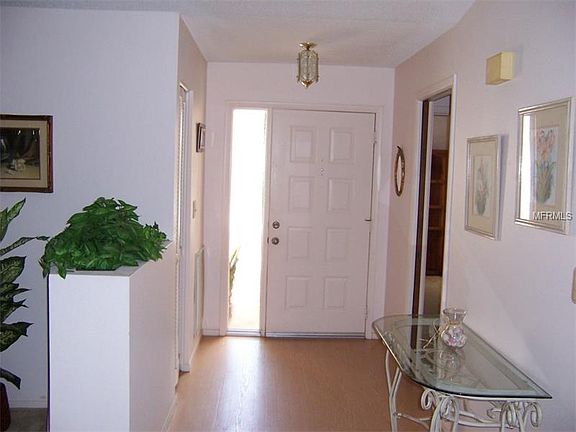 4th image of 594 Foxwood Blvd