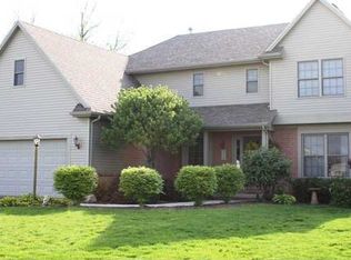 2278 Woods Edge Rd, Perrysburg, OH 43551