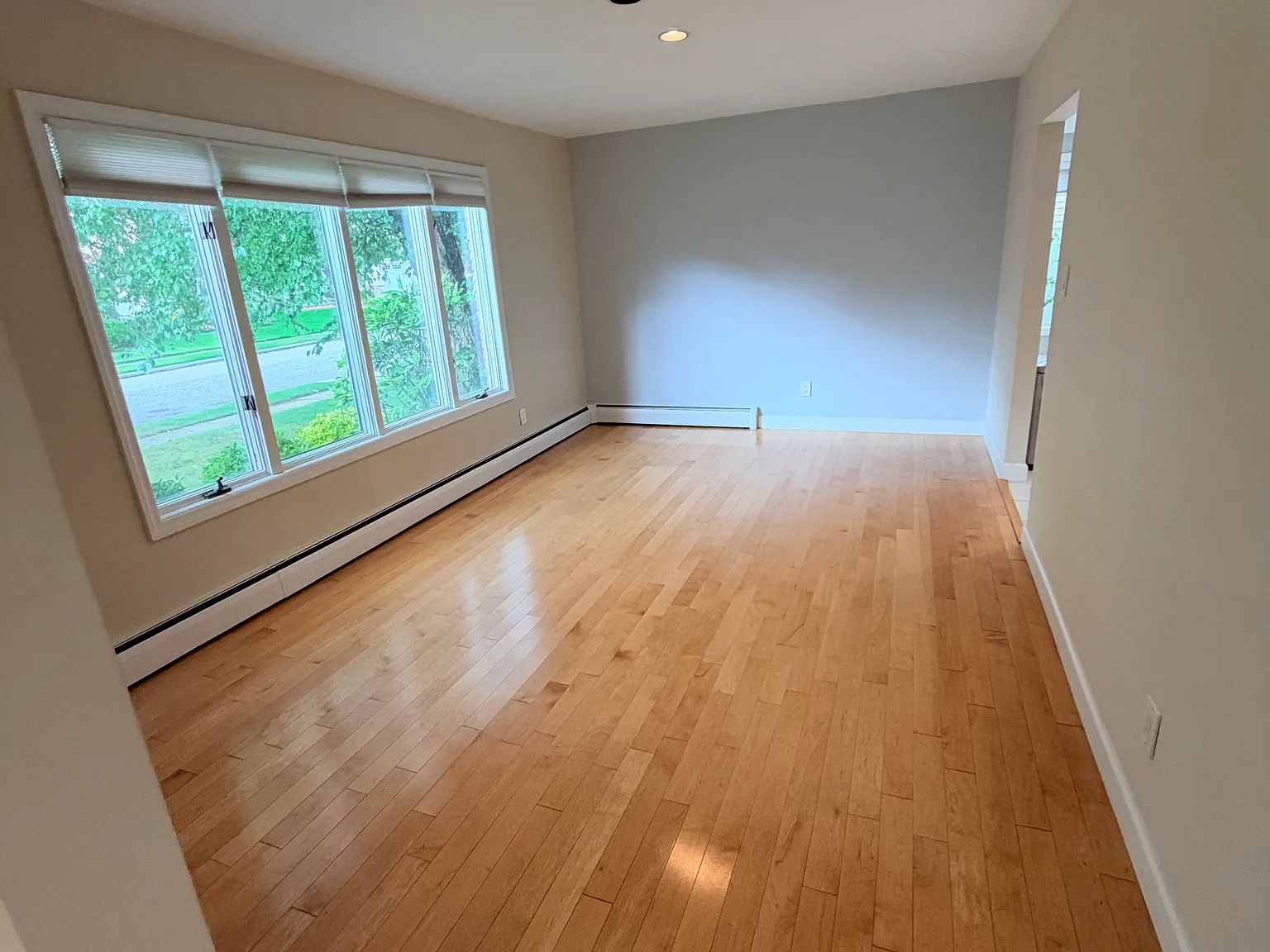 4 bed, 2364 sqft, $6,200 — Photo 2
