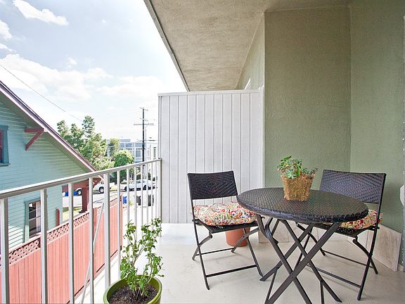 3rd image of 423 Pier Ave APT 5