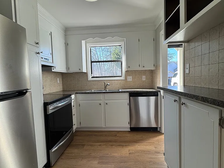 514 Brookside Ct — Photo 7