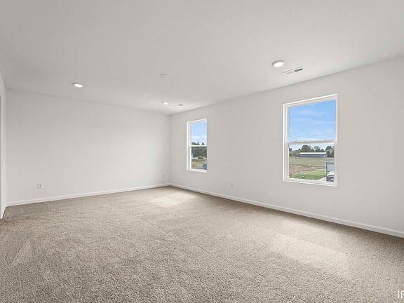 5th image of 499 Brittania Dr