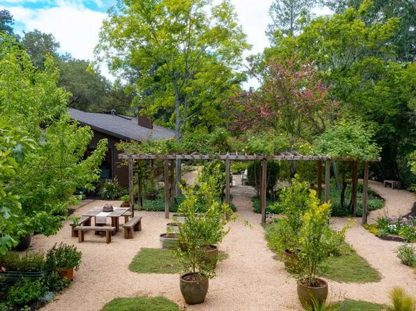 13700 Chalk Hill Road, Healdsburg, CA 95448