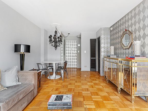 4th image of 430 W 34th St APT 11B