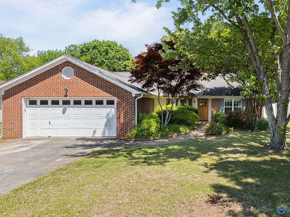 1st image of 104 Sleepy Hollow Ln