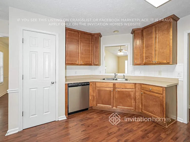 555 Wellington Ln — Photo 7