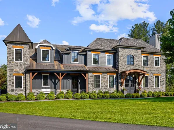 112 Dovecote Ln, Villanova, PA 19085