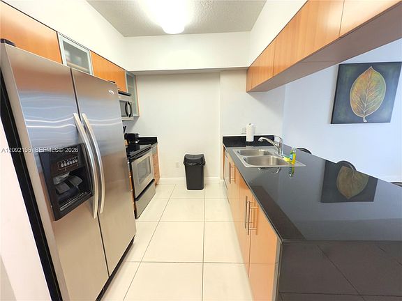 4th image of 1750 N Bayshore Dr Unit 4305