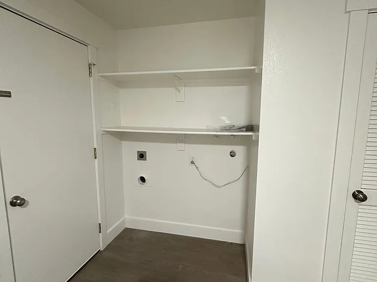 1076 S Virginia Cir — Photo 3