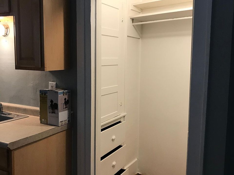 Built-in closet and wardrobe