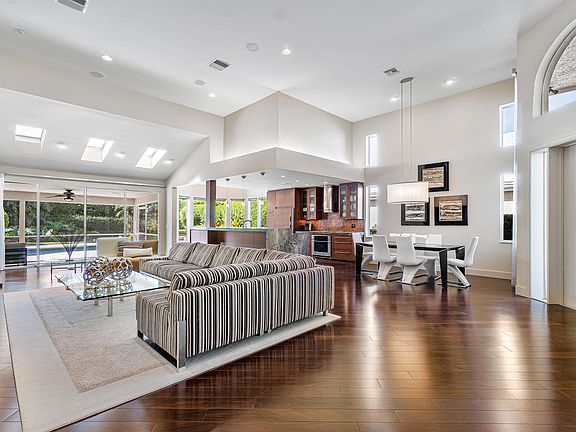 3rd image of 5690 Huntington Park Ct