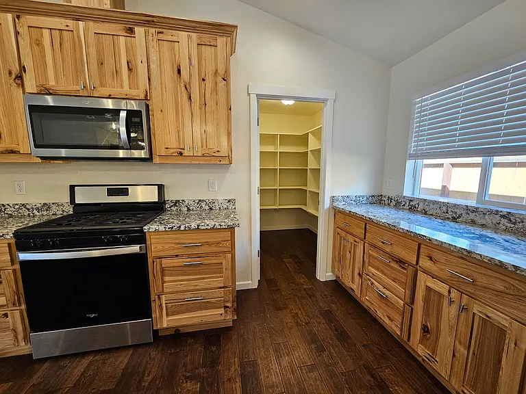 1006 SW L St — Photo 5