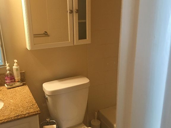 Main level full bath