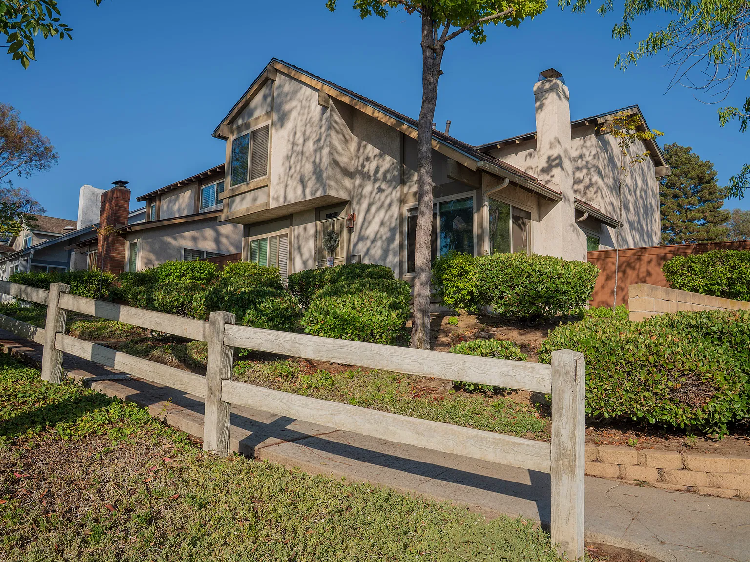Esmeraldas Dr, San Diego — Photo 2
