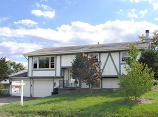 911 Oeffling Dr, McHenry, IL 60051