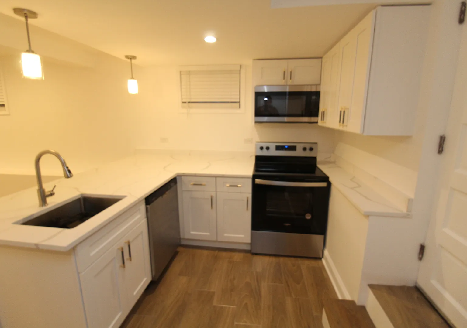 2 bed, 750 sqft, $1,695 — Photo 3