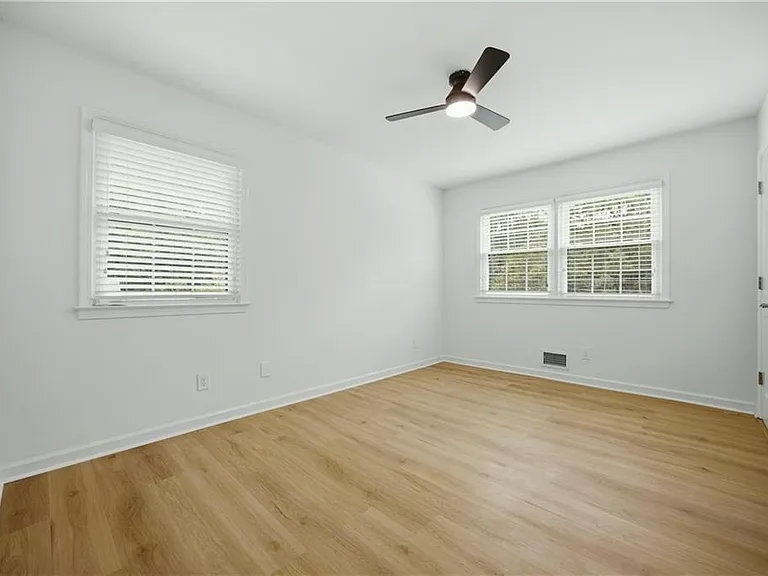2220 Spring Mill Cv — Photo 25