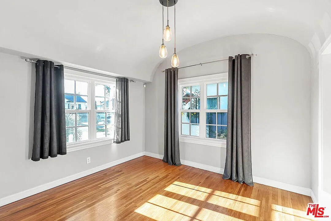 2 bed, 2.0 bath, 875 sqft, $3,495 — Photo 3