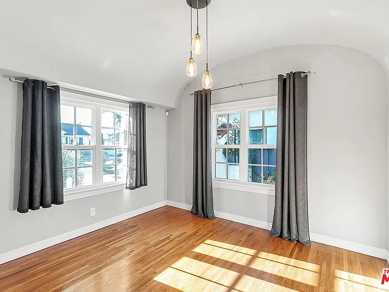 2630 S Bedford St #2630 — Photo 9