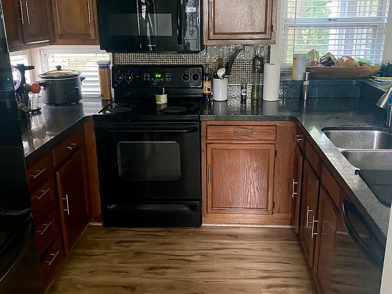 3831 Armitage Dr — Photo 3