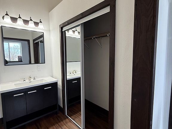 5th image of 410 Smith St #10