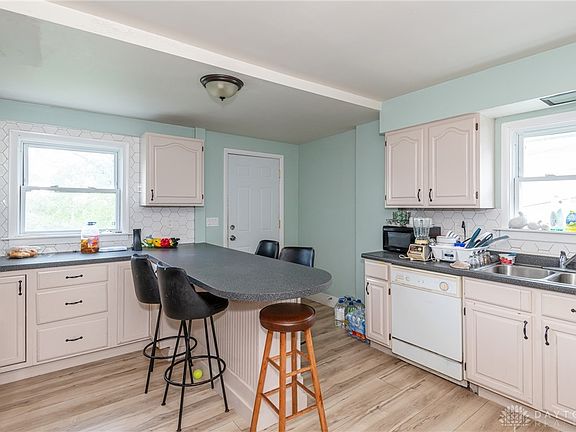 5th image of 119 Pointview Ave #117